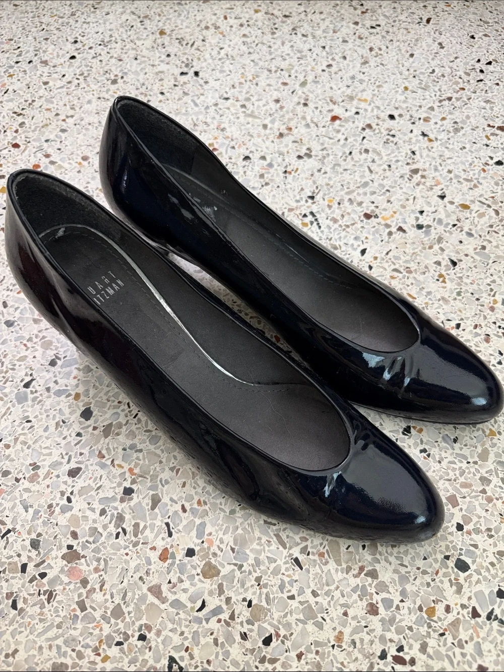 Stuart Weitzman black patent leather round toe cleavage heels pumps 11